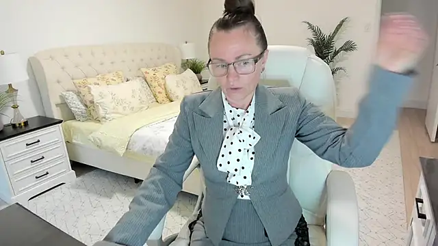 Vika73 online show from May 1, 2026, 11:37 am