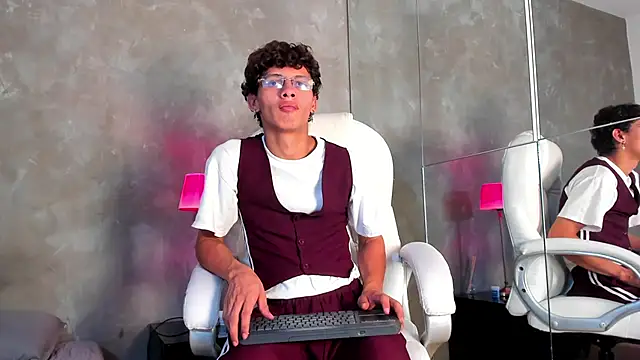 Snapshot of Ethan_todd chatting on May 23, 2026, 3:27 am Ethan todd online show from May 23, 2026, 3:27 am