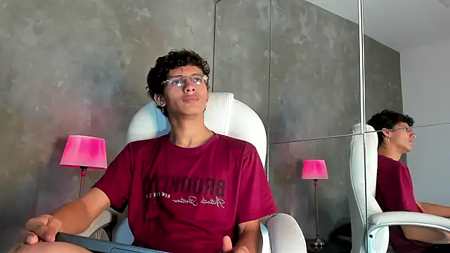Snapshot of Ethan_todd chatting on May 26, 2026, 3:37 am Ethan todd online show from May 26, 2026, 3:37 am