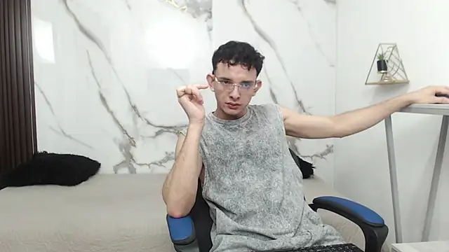 keen black  online show from May 27, 2026, 2:52 am