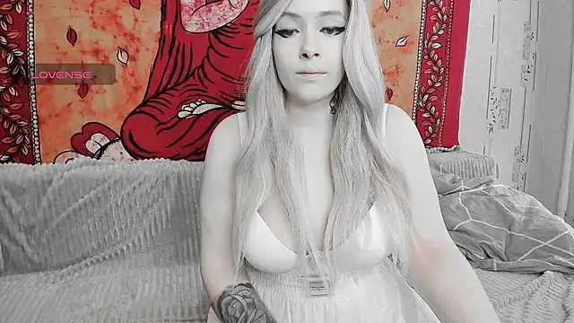 Snapshot of Polly_Megan chatting on June 18, 2026, 9:36 am Polly Megan online show from June 18, 2026, 9:36 am