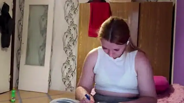 RaeannRoewe online show from May 28, 2026, 6:36 pm