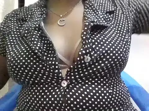 Snapshot of savage_bebes chatting on July 23, 2026, 10:23 am savage bebes online show from July 23, 2026, 10:23 am