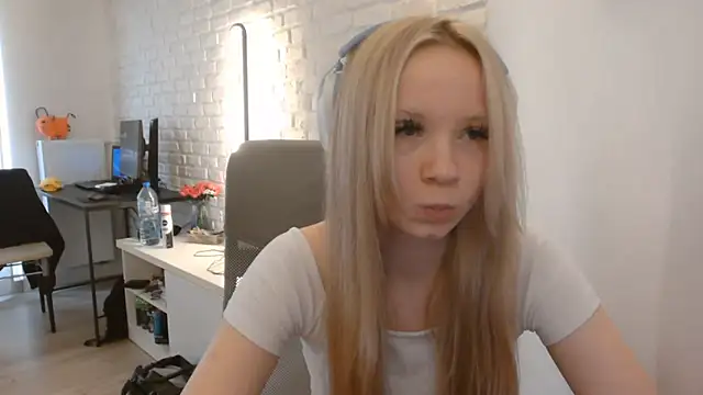 Snapshot of AmandaFix chatting on June 2, 2026, 6:41 pm AmandaFix online show from June 2, 2026, 6:41 pm