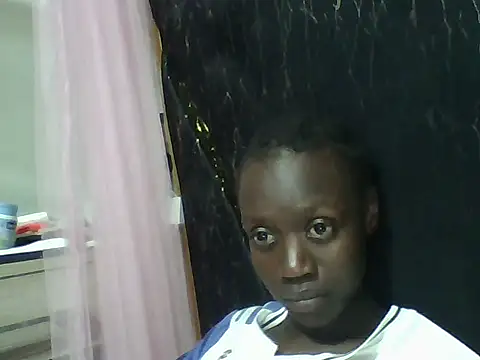 SLIM-EBONY2006 online show from May 29, 2026, 5:19 pm