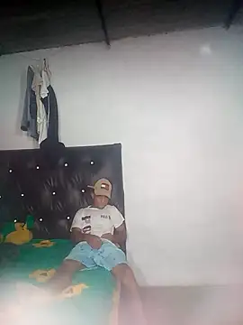 soymartinez2004 online show from May 18, 2026, 6:34 pm