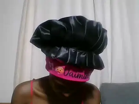 Snapshot of Sleek_petite chatting on July 5, 2026, 7:04 am Sleek petite online show from July 5, 2026, 7:04 am