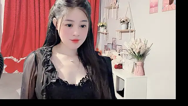 Snapshot of Bee-Cherry chatting on June 5, 2026, 5:56 am Bee-Cherry online show from June 5, 2026, 5:56 am