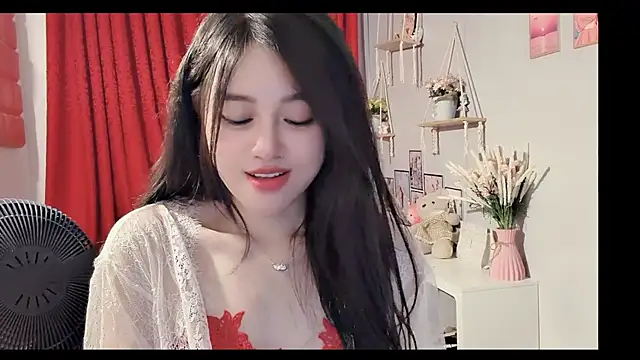 Snapshot of Bee-Cherry chatting on June 24, 2026, 6:28 pm Bee-Cherry online show from June 24, 2026, 6:28 pm