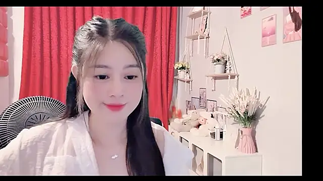Snapshot of Bee-Cherry chatting on June 7, 2026, 7:57 am Bee-Cherry online show from June 7, 2026, 7:57 am