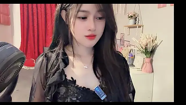 Snapshot of Bee-Cherry chatting on June 29, 2026, 10:15 am Bee-Cherry online show from June 29, 2026, 10:15 am