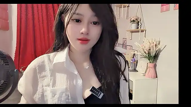 Snapshot of Bee-Cherry chatting on June 27, 2026, 6:19 am Bee-Cherry online show from June 27, 2026, 6:19 am