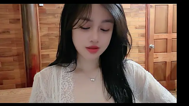 Snapshot of Bee-Cherry chatting on June 18, 2026, 9:25 am Bee-Cherry online show from June 18, 2026, 9:25 am