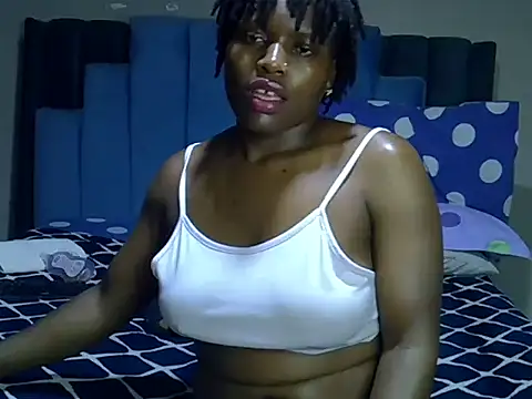 Snapshot of melanin_moon chatting on July 17, 2026, 11:35 pm melanin moon online show from July 17, 2026, 11:35 pm
