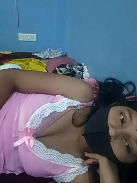 Naughty-Savi online show from June 17, 2026, 6:24 am