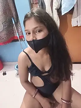 Naughty-Savi online show from June 17, 2026, 6:29 pm