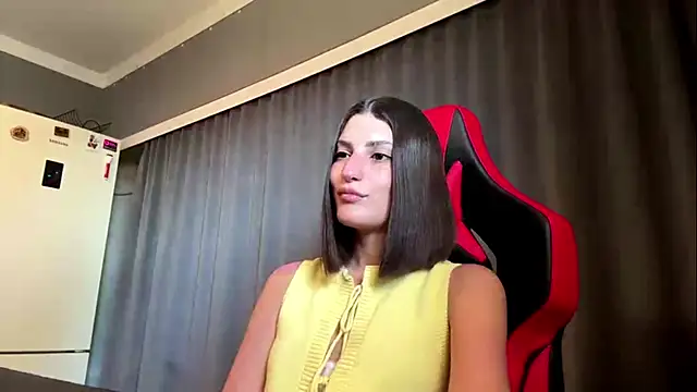 MichelleNicolee online show from June 6, 2026, 11:26 am