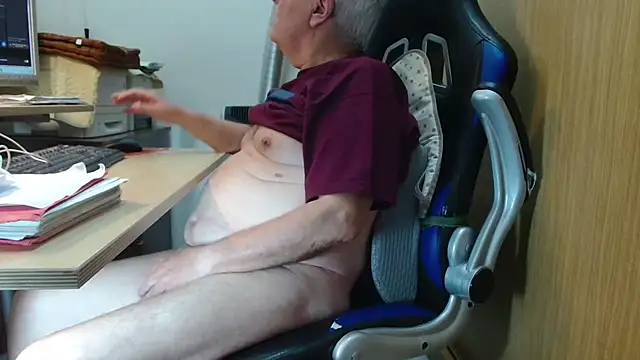 Alexxx47100 online show from June 25, 2026, 2:33 pm