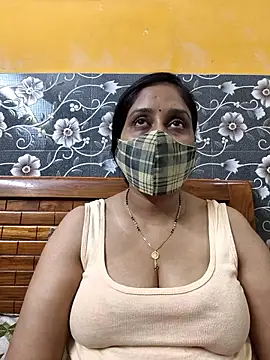 Wildsimmi25 online show from May 24, 2026, 11:04 pm