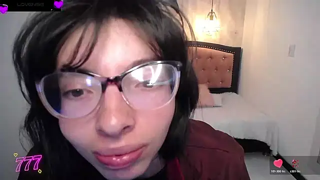 Snapshot of Allyshon_ chatting on July 14, 2026, 8:26 pm Allyshon online show from July 14, 2026, 8:26 pm