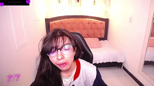 Snapshot of Allyshon_ chatting on July 18, 2026, 8:06 pm Allyshon online show from July 18, 2026, 8:06 pm
