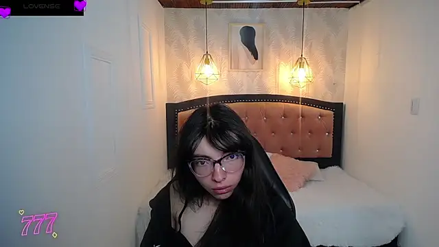 Snapshot of Allyshon_ chatting on July 8, 2026, 8:20 pm Allyshon online show from July 8, 2026, 8:20 pm