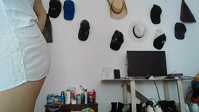 Layla-Astrum online show from July 7, 2026, 12:52 pm