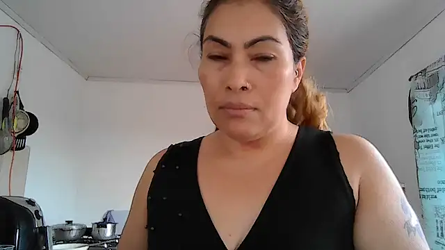 Layla-Astrum online show from June 2, 2026, 3:23 pm
