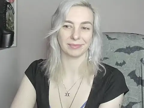 Snapshot of velvetanne chatting on July 13, 2026, 6:35 am velvetanne online show from July 13, 2026, 6:35 am