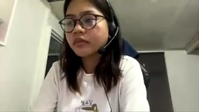 SalleyRoloff online show from June 3, 2026, 2:33 pm