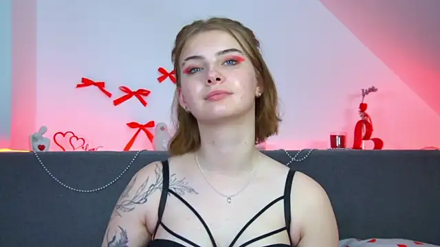 NicoleNorton online show from June 3, 2026, 2:33 pm