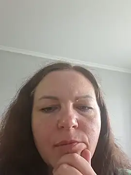 Snapshot of Meri_a chatting on July 17, 2026, 7:05 am Meri a online show from July 17, 2026, 7:05 am