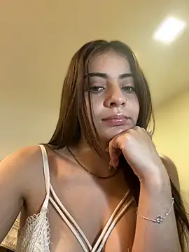 Hanna Cruz  online show from July 10, 2026, 4:07 pm