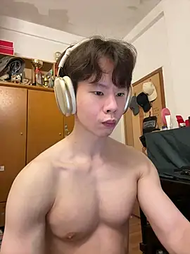 ivanzhuuu online show from May 19, 2026, 5:42 pm