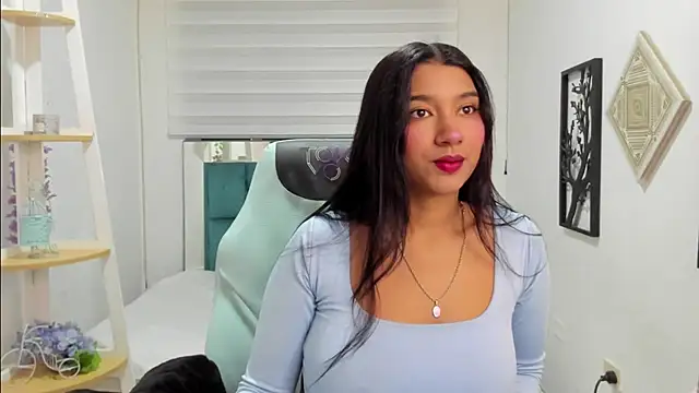 Snapshot of Aurora_Blazee chatting on July 17, 2026, 12:46 pm Aurora Blazee online show from July 17, 2026, 12:46 pm