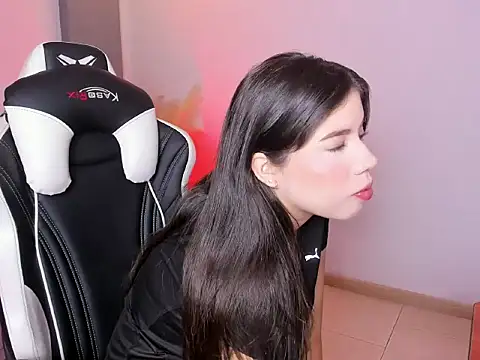 Lunaa XXX online show from June 3, 2026, 11:44 am