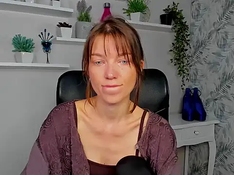 KiraBliss28 online show from June 2, 2026, 5:40 am