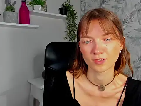 KiraBliss28 online show from June 8, 2026, 5:41 am
