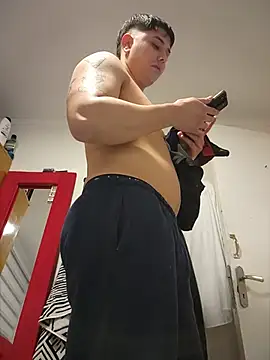 BodyGym18 online show from June 14, 2026, 2:24 am