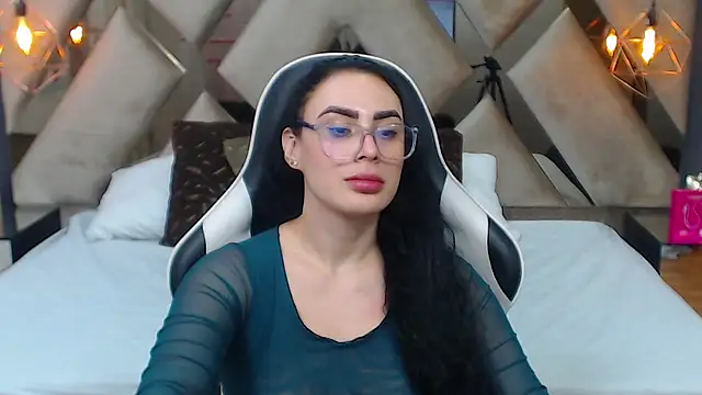 Snapshot of MartinaaFit chatting on July 15, 2026, 2:13 pm MartinaaFit online show from July 15, 2026, 2:13 pm