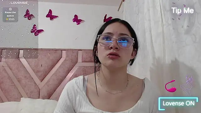 Angel-Hott  online show from June 11, 2026, 4:31 am