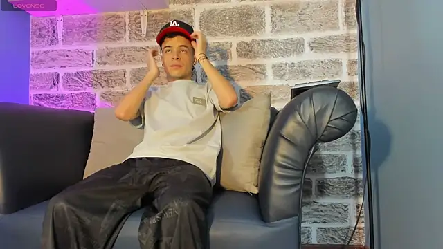 kevinn bluee online show from May 22, 2026, 9:24 pm