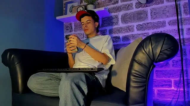 kevinn bluee online show from June 1, 2026, 12:22 am