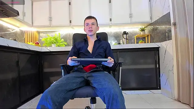 Thiiago twink online show from June 3, 2026, 1:28 am