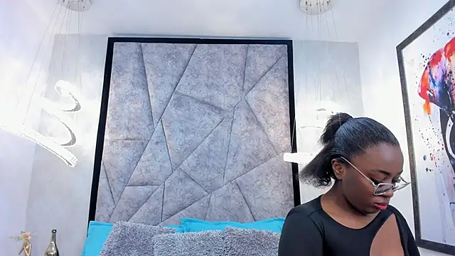ZoeBrowns online show from June 3, 2026, 11:33 am