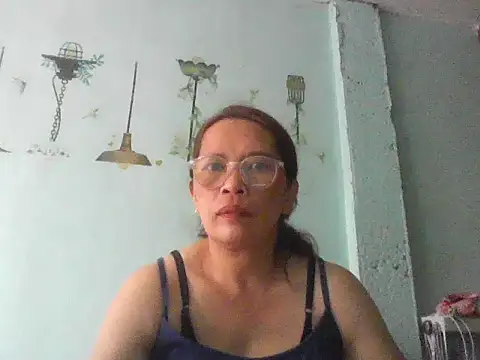 momshe2026 online show from June 5, 2026, 7:14 am