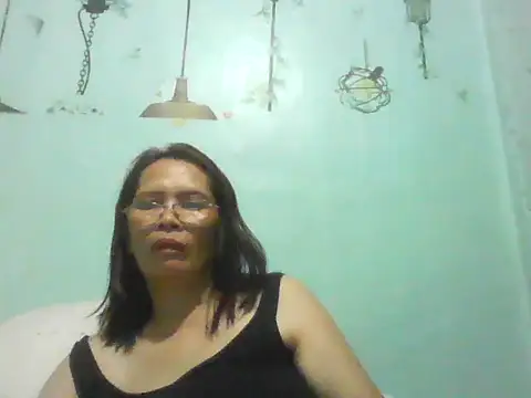 momshe2026 online show from June 8, 2026, 1:22 pm