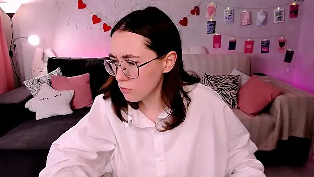polly pop  online show from July 15, 2026, 9:27 am