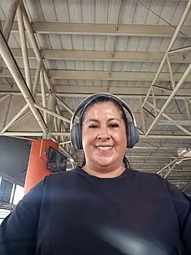 CurvyFireLatina online show from June 3, 2026, 3:39 pm