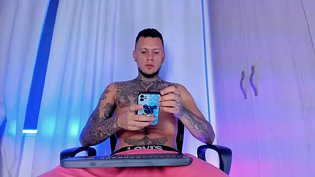  Kevin xxx online show from February 15, 2026, 4:35 am